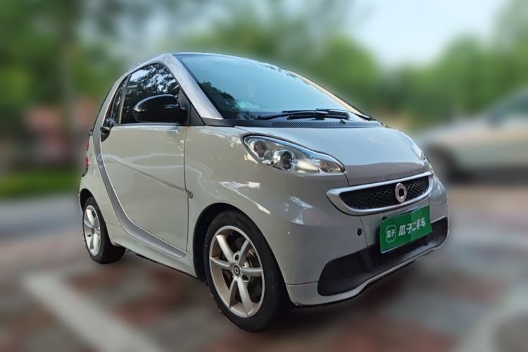 Used smart fortwo 2012 1.0 MHD Hardtop Comfort Edition Front Right 45 Deg