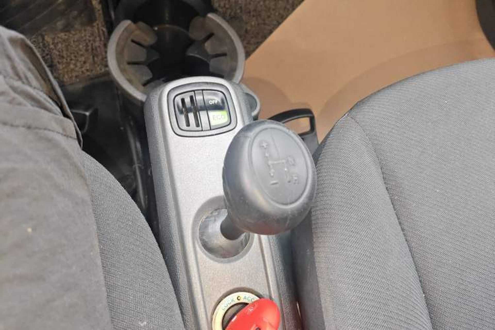 Used smart fortwo 2012 1.0 MHD Hardtop Comfort Edition Gear Lever
