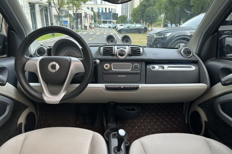 Used smart fortwo 2012 1.0T Flowing Gray Special Edition Interior 2
