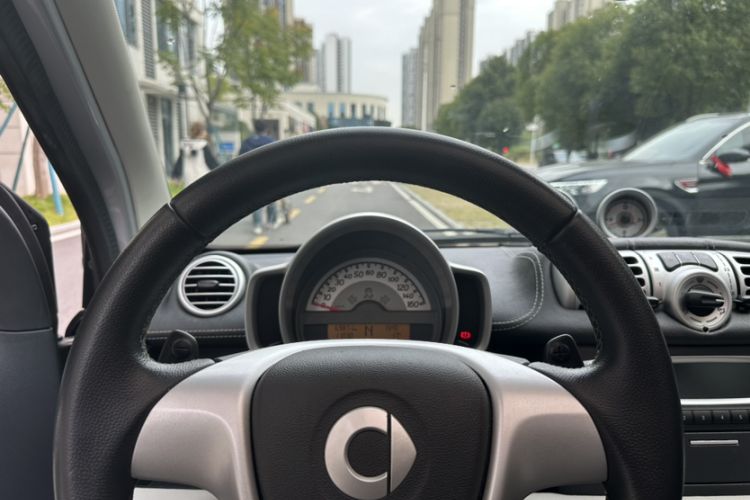 Used smart fortwo 2012 1.0T Flowing Gray Special Edition Interior 3