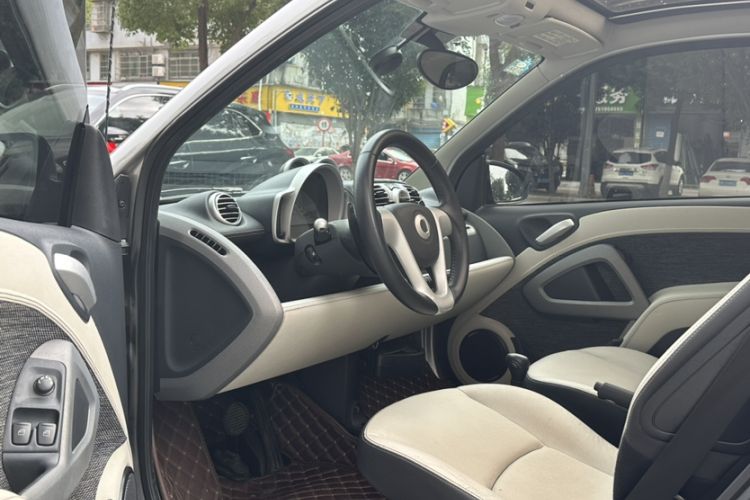 Used smart fortwo 2012 1.0T Flowing Gray Special Edition Interior 6