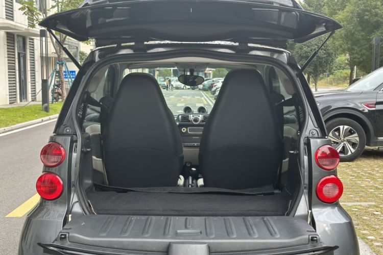 Used smart fortwo 2012 1.0T Flowing Gray Special Edition Interior 8