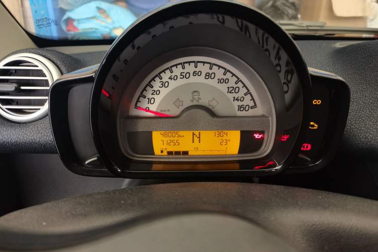 Used smart fortwo 2012 1.0 MHD Hardtop Standard Edition Odometer Close Up