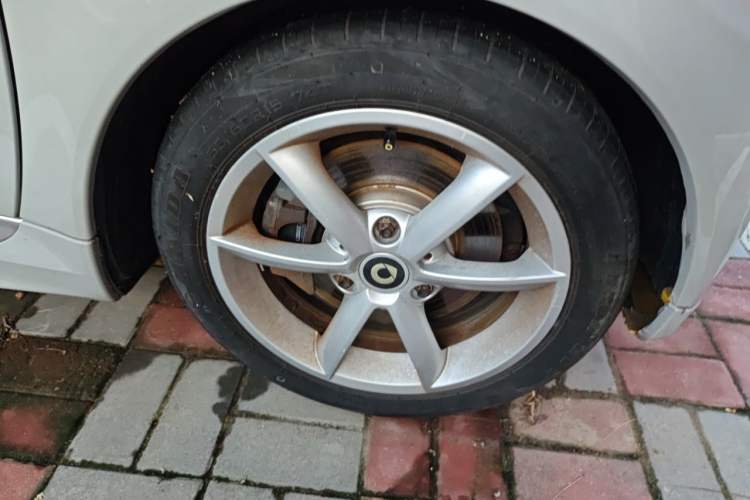 Used smart fortwo 2012 1.0 MHD Hardtop Comfort Edition Right Front Wheel Hub