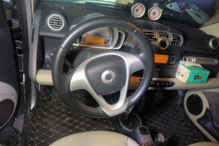 Used smart fortwo 2012 1.0T Flowing Gray Special Edition Steering Wheel