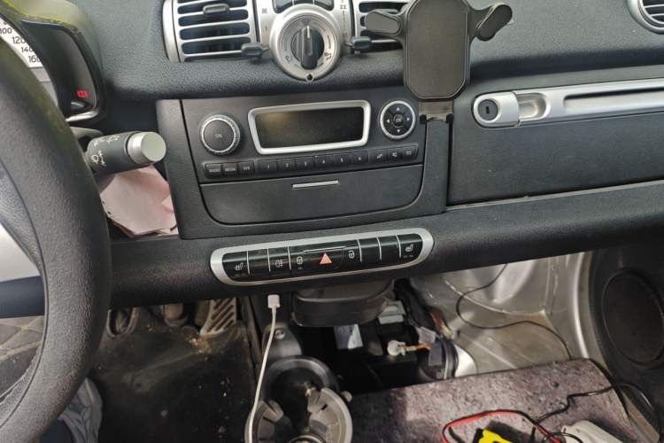 Used smart fortwo 2012 1.0T Hardtop Passion Edition Audio And AC Panel