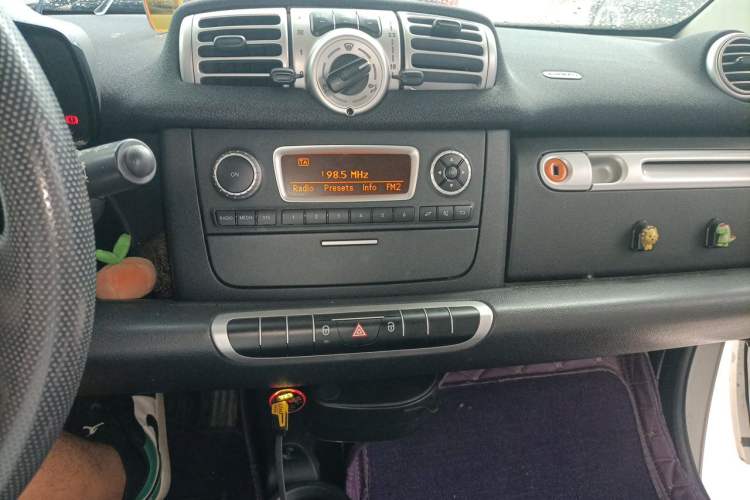 Used smart fortwo 2012 1.0 MHD Hardtop Comfort Edition Audio And AC Panel