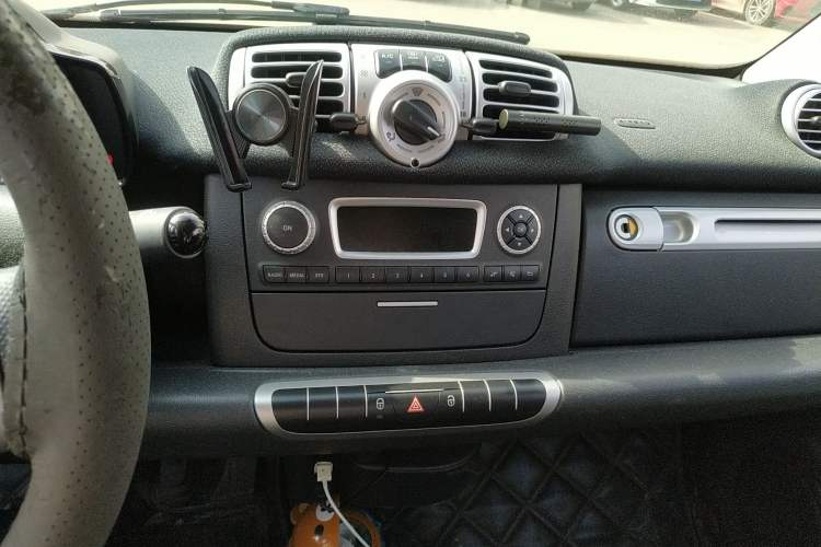 Used smart fortwo 2012 1.0 MHD Hardtop Standard Edition Audio And AC Panel