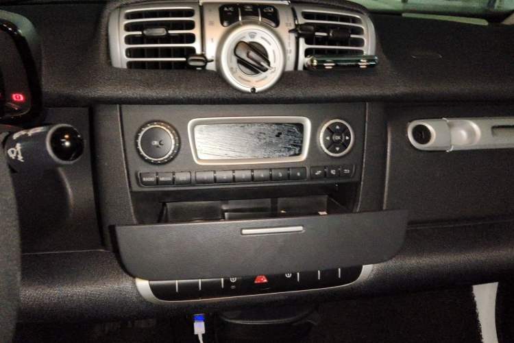 Used smart fortwo 2012 1.0 MHD Hardtop Standard Edition Audio And AC Panel