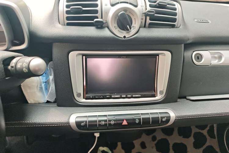 Used smart fortwo 2012 1.0T Bosu Xclusive Edition Audio And AC Panel