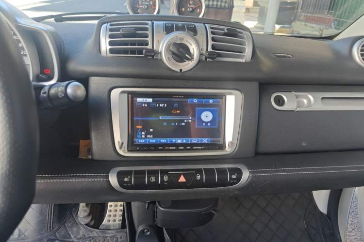 Used smart fortwo 2012 1.0T Bosu Xclusive Edition Audio And AC Panel