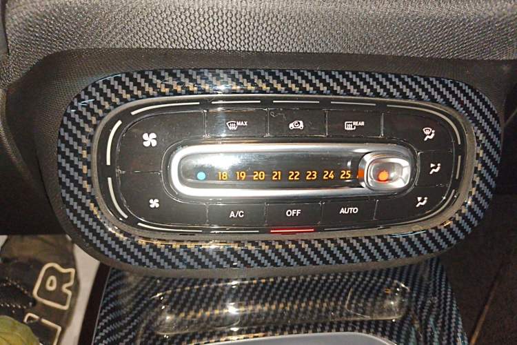 Used smart fortwo 2012 1.0 MHD Hardtop Comfort Edition Audio And AC Panel