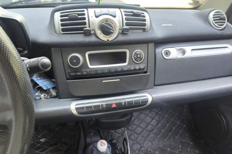 Used smart fortwo 2012 1.0 MHD Hardtop Standard Edition Audio And AC Panel