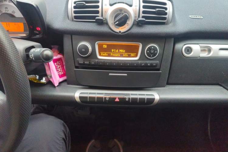 Used smart fortwo 2012 1.0 MHD Hardtop Standard Edition Audio And AC Panel