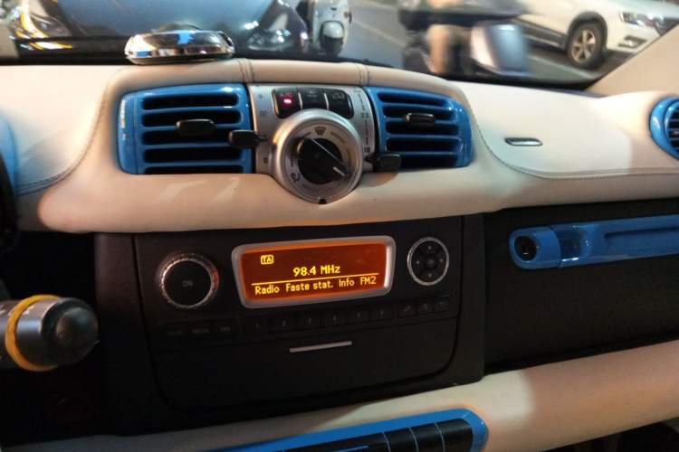 Used smart fortwo 2012 1.0 MHD Hardtop Comfort Edition Audio And AC Panel