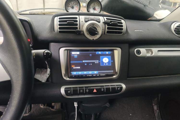 Used smart fortwo 2012 1.0T Convertible Passion Edition Audio And AC Panel