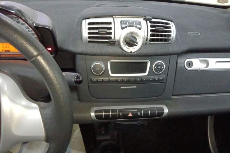 Used smart fortwo 2012 1.0 MHD Convertible Passion Edition Audio And AC Panel
