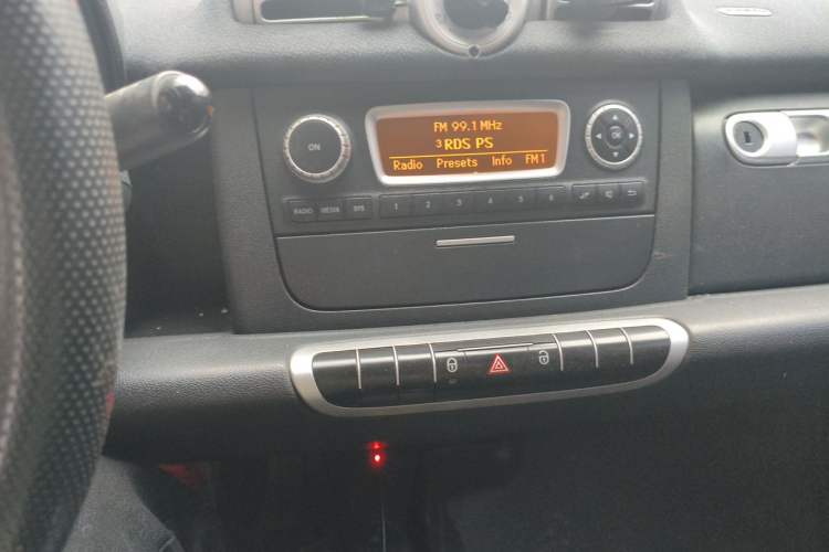 Used smart fortwo 2012 1.0 MHD Hardtop Standard Edition Audio And AC Panel