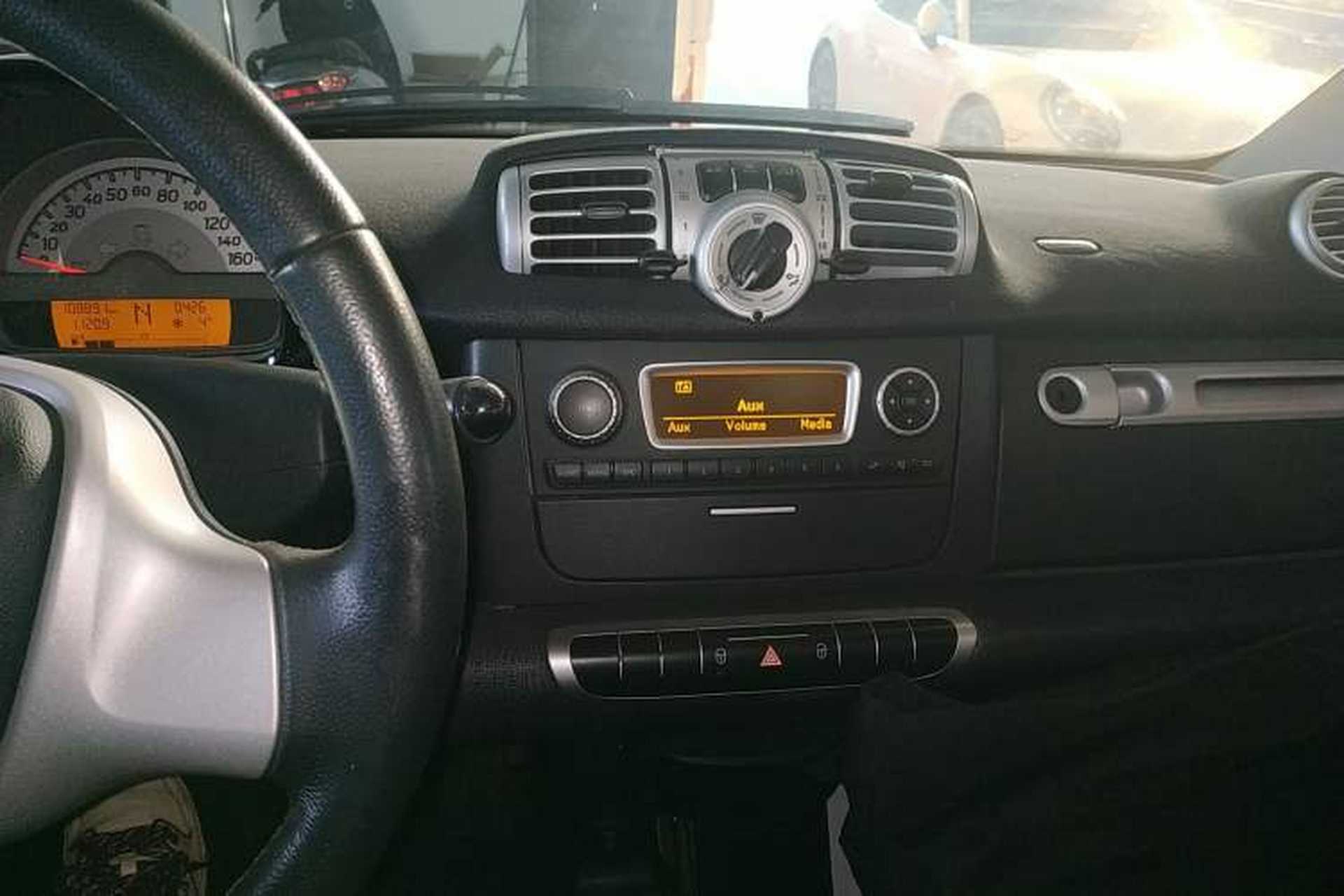 Used smart fortwo 2012 1.0 MHD Convertible Passion Edition Audio And AC Panel