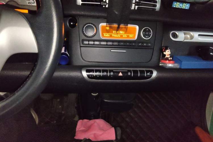 Used smart fortwo 2012 1.0T Convertible Passion Edition Audio And AC Panel