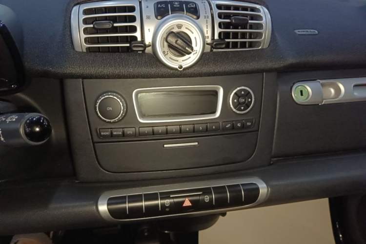 Used smart fortwo 2012 1.0 MHD Hardtop Standard Edition Audio And AC Panel