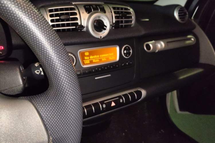 Used smart fortwo 2012 1.0 MHD Hardtop Standard Edition Audio And AC Panel