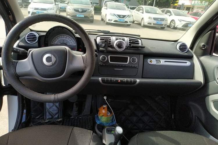 Used smart fortwo 2012 1.0 MHD Hardtop Standard Edition Center Console