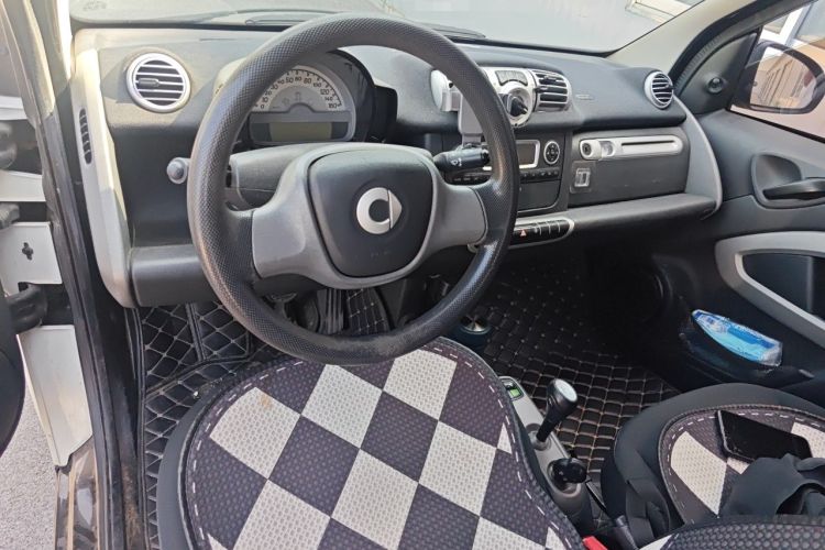 Used smart fortwo 2012 1.0 MHD Hardtop Standard Edition Center Console
