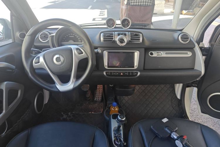 Used smart fortwo 2012 1.0T Bosu Xclusive Edition Center Console