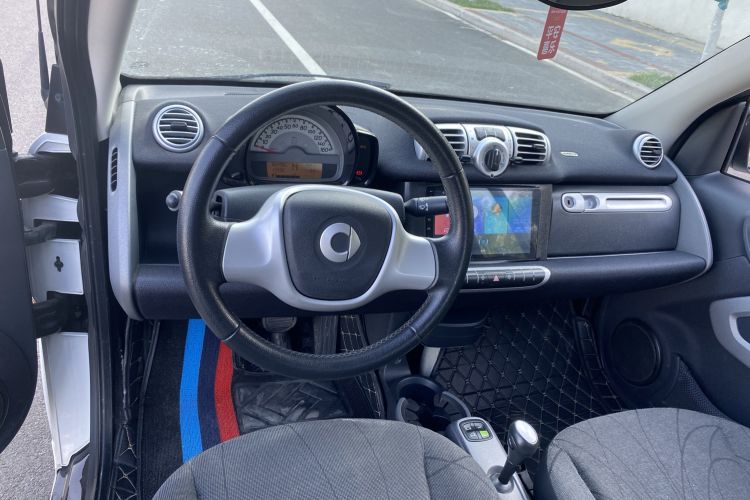 Used smart fortwo 2012 1.0 MHD Convertible Passion Edition Center Console