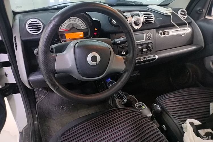 Used smart fortwo 2012 1.0 MHD Hardtop Standard Edition Center Console