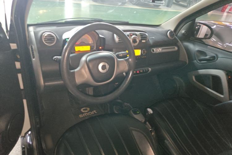 Used smart fortwo 2012 1.0 MHD Hardtop Standard Edition Center Console
