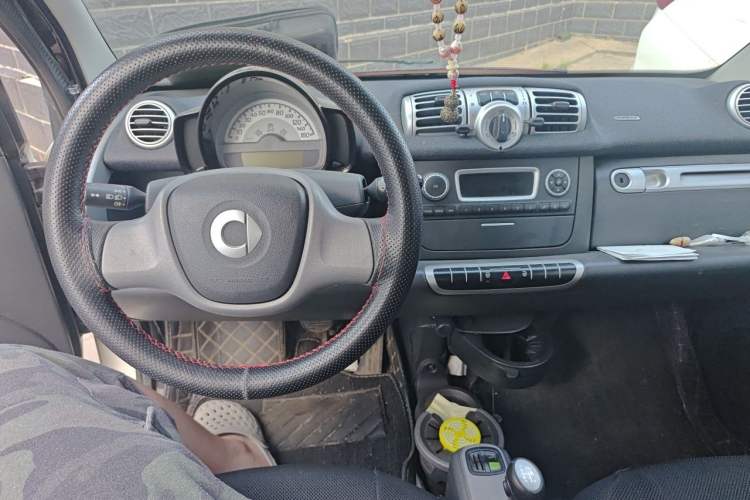 Used smart fortwo 2012 1.0 MHD Hardtop Standard Edition Center Console
