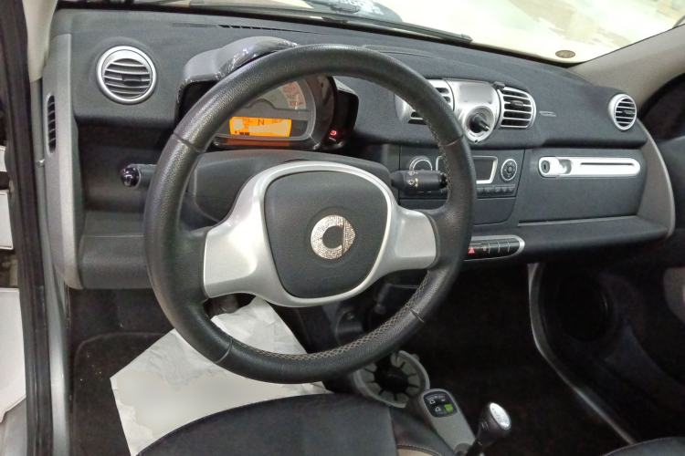 Used smart fortwo 2012 1.0 MHD Convertible Passion Edition Center Console