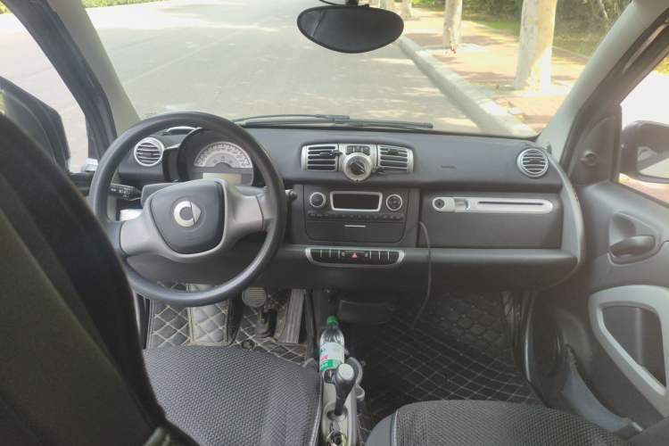 Used smart fortwo 2012 1.0 MHD Hardtop Standard Edition Center Console