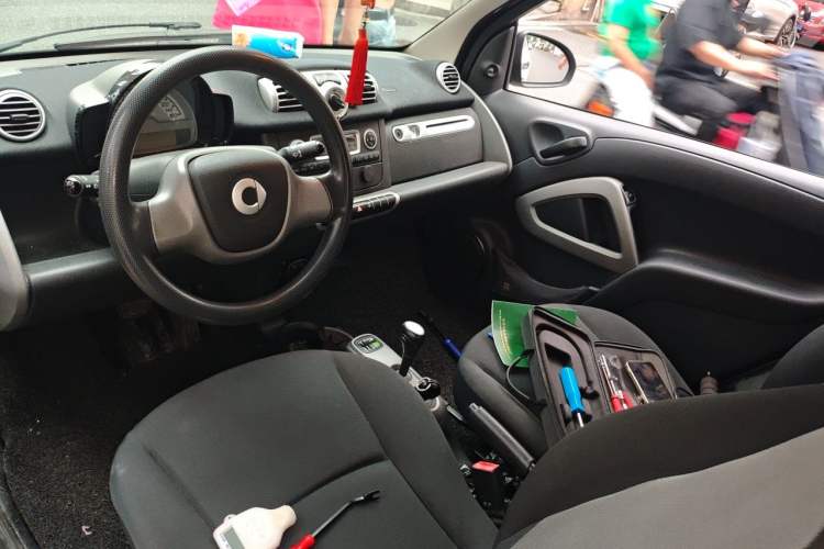 Used smart fortwo 2012 1.0 MHD Hardtop Standard Edition Center Console