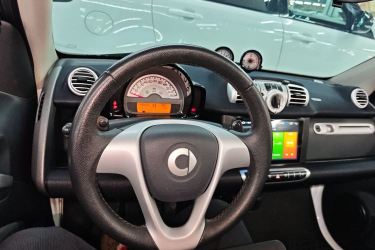 Used smart fortwo 2012 1.0T Convertible Passion Edition Center Console
