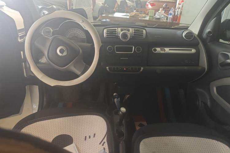 Used smart fortwo 2012 1.0 MHD Hardtop Standard Edition Center Console