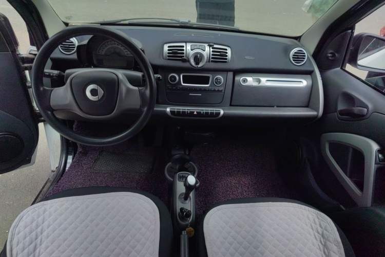 Used smart fortwo 2012 1.0 MHD Hardtop Standard Edition Center Console