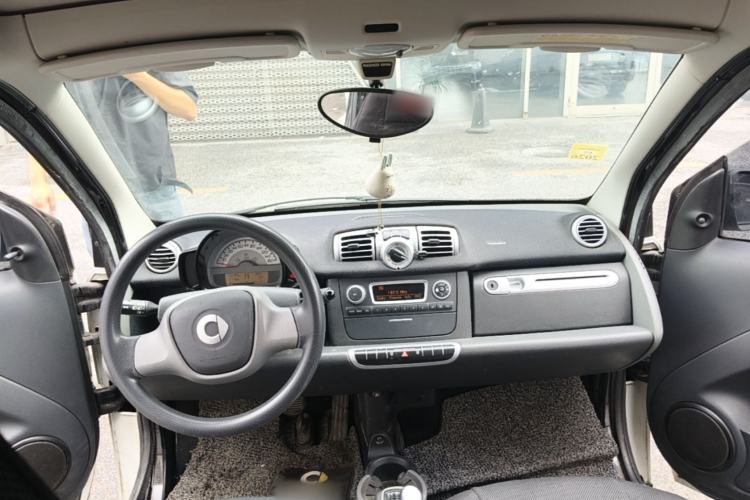Used smart fortwo 2012 1.0 MHD Hardtop Standard Edition Center Console