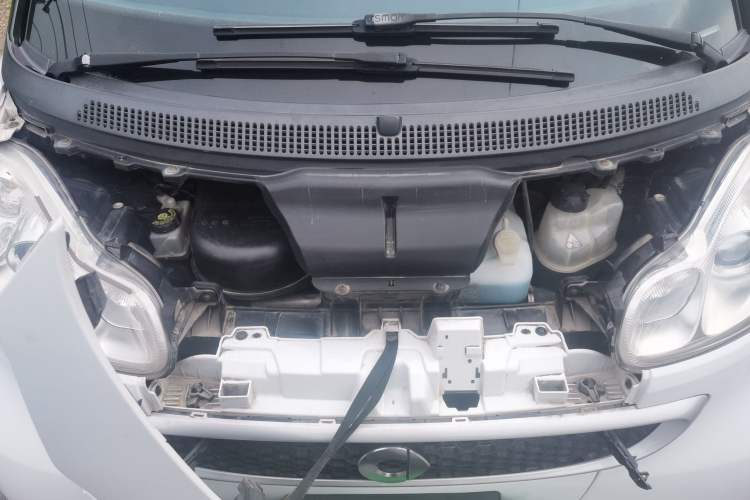 Used smart fortwo 2012 1.0 MHD Hardtop Comfort Edition Engine Bay