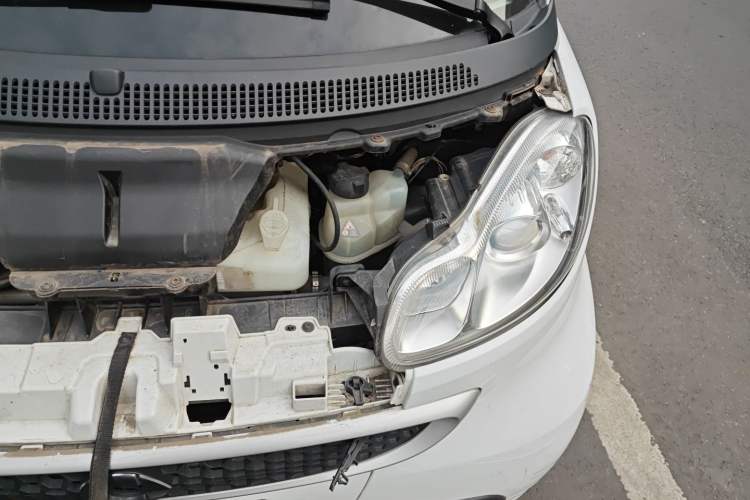 Used smart fortwo 2012 1.0 MHD Convertible Passion Edition Engine Bay Left