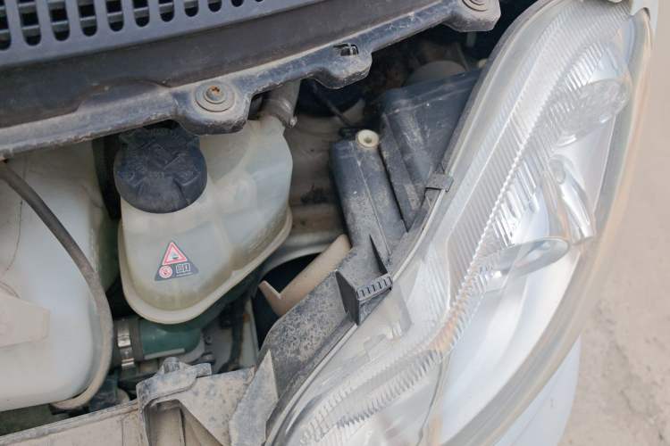 Used smart fortwo 2012 1.0 MHD Hardtop Comfort Edition Engine Bay Left