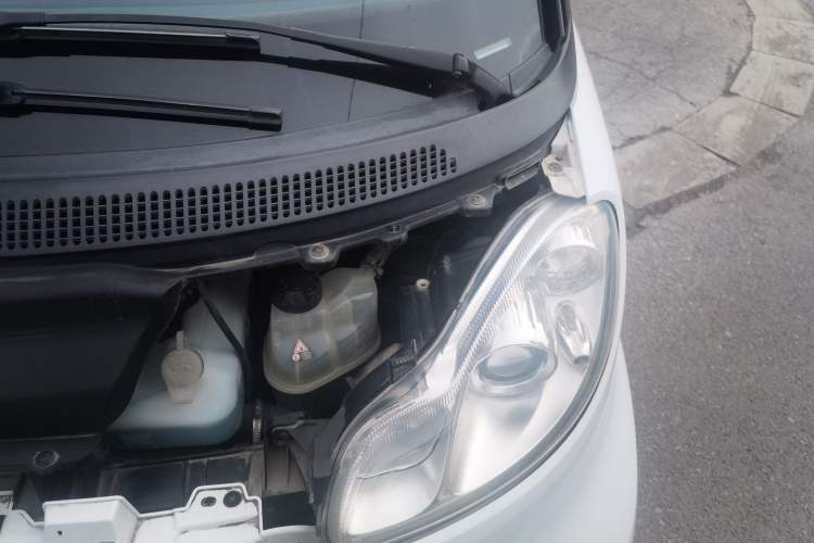 Used smart fortwo 2012 1.0 MHD Hardtop Comfort Edition Engine Bay Left