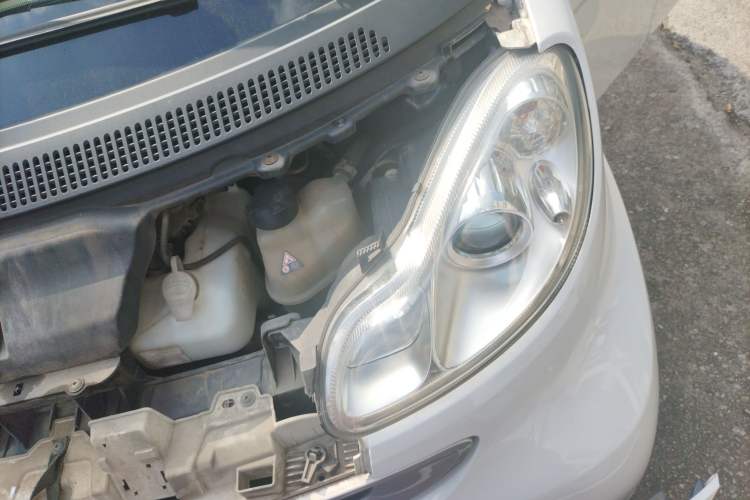 Used smart fortwo 2012 1.0 MHD Convertible Passion Edition Engine Bay Left