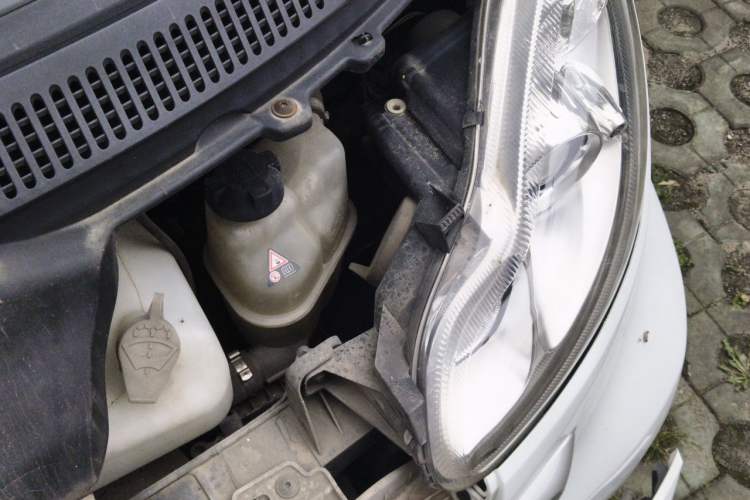 Used smart fortwo 2012 1.0 MHD Hardtop Comfort Edition Engine Bay Left