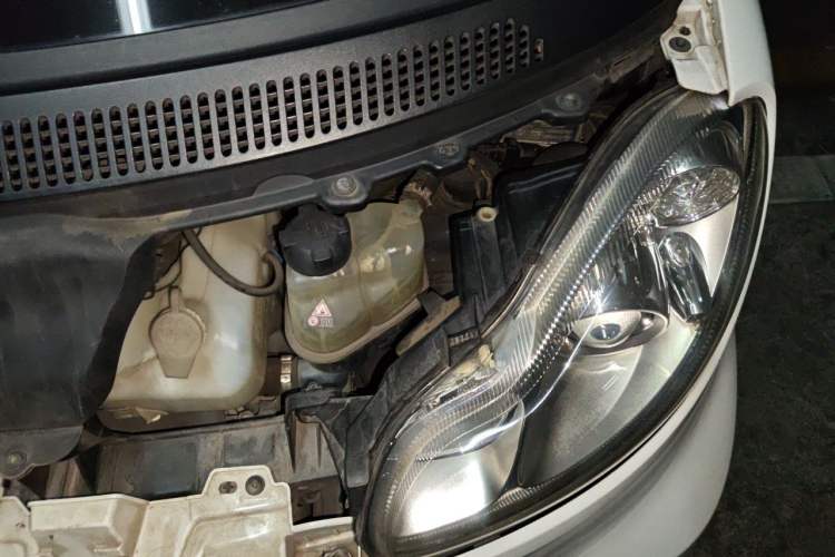 Used smart fortwo 2012 1.0 MHD Hardtop Comfort Edition Engine Bay Left