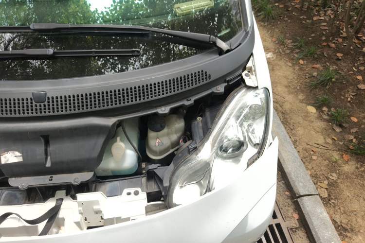 Used smart fortwo 2012 1.0T Hardtop Passion Edition Engine Bay Left