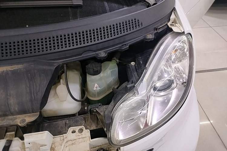 Used smart fortwo 2012 1.0 MHD Hardtop Standard Edition Engine Bay Left
