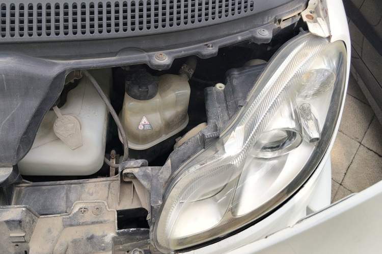 Used smart fortwo 2012 1.0 MHD Hardtop Standard Edition Engine Bay Left